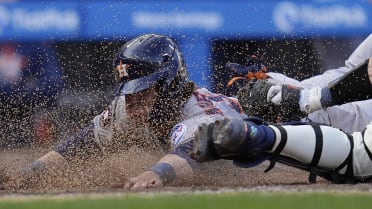 Jake Meyers steals home in the 10th