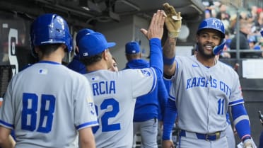 Royals hit back-to-back home runs