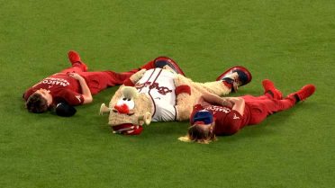 Blooper lays out on field during Braves' rain delay