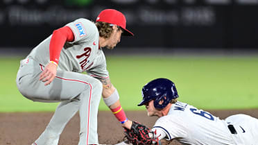 Realmuto throws out Walls, call confirmed
