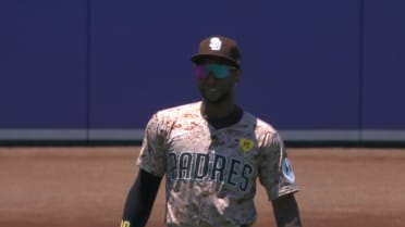 Jurickson Profar makes catch while being interviewed
